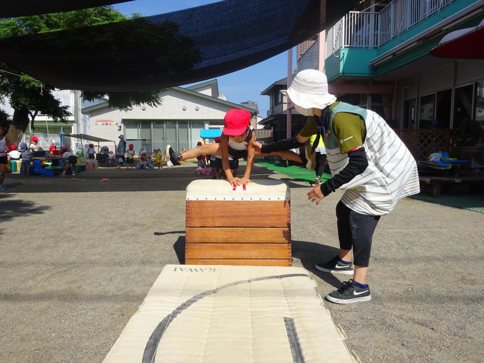 初めての跳び箱、鉄棒